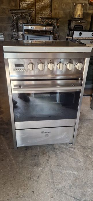 Vendo fogão semi industrial marca Meireles forno elétrico impecável