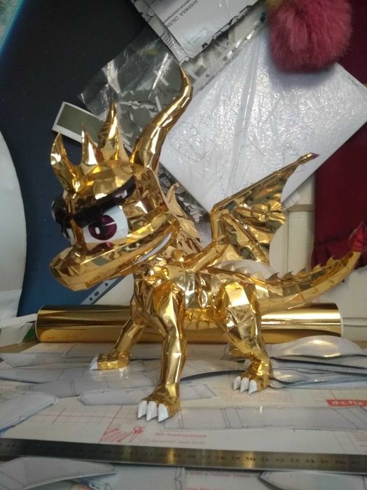 Модель з ПВХ та паперу , Дракон "Spyro" Золотий