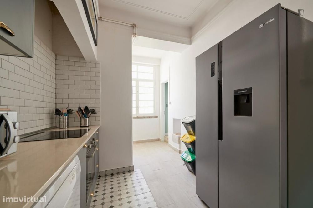 Quarto - localizado em Marquês de Pombal Lisbon