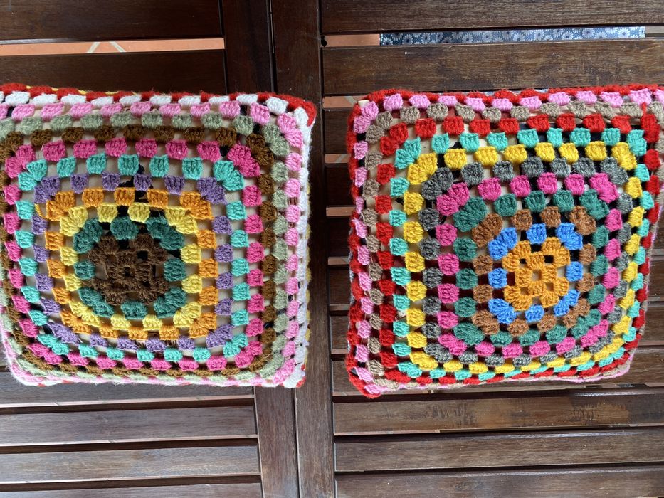 Almofadas atesanais, em crochet, com enchimento