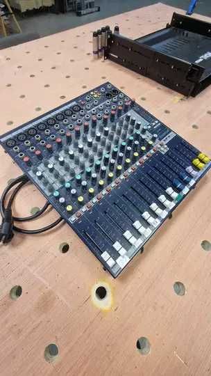 Mesa de Mistura Soundcraft EFX8 – Excelente Estado