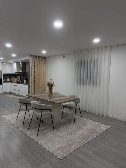 Mesa extensivel + 4 cadeiras