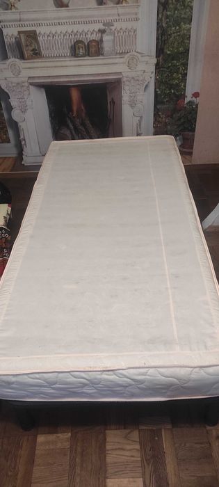 Ліжко одномісне.