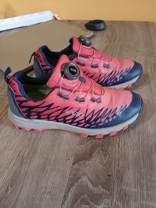 Трекенгові кросівки 38 розмір для туризму з Німеччини