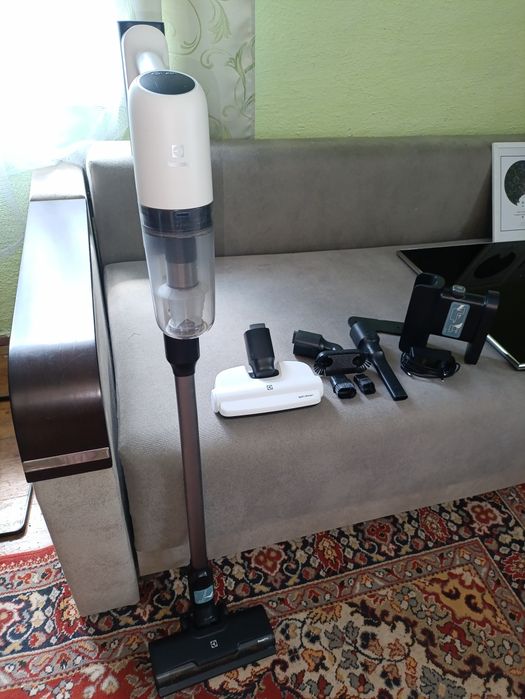 Ручний пилосос Electrolux EP71HB14SH (серія Hygienic 700)