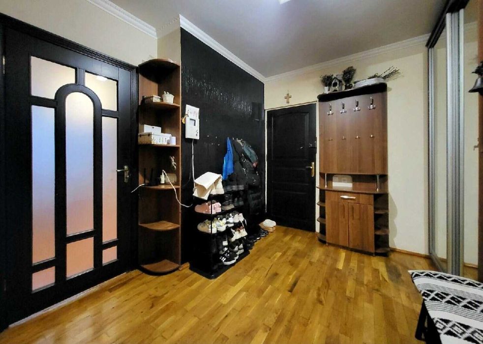 Продам квартиру з гаражем в Центрі міста