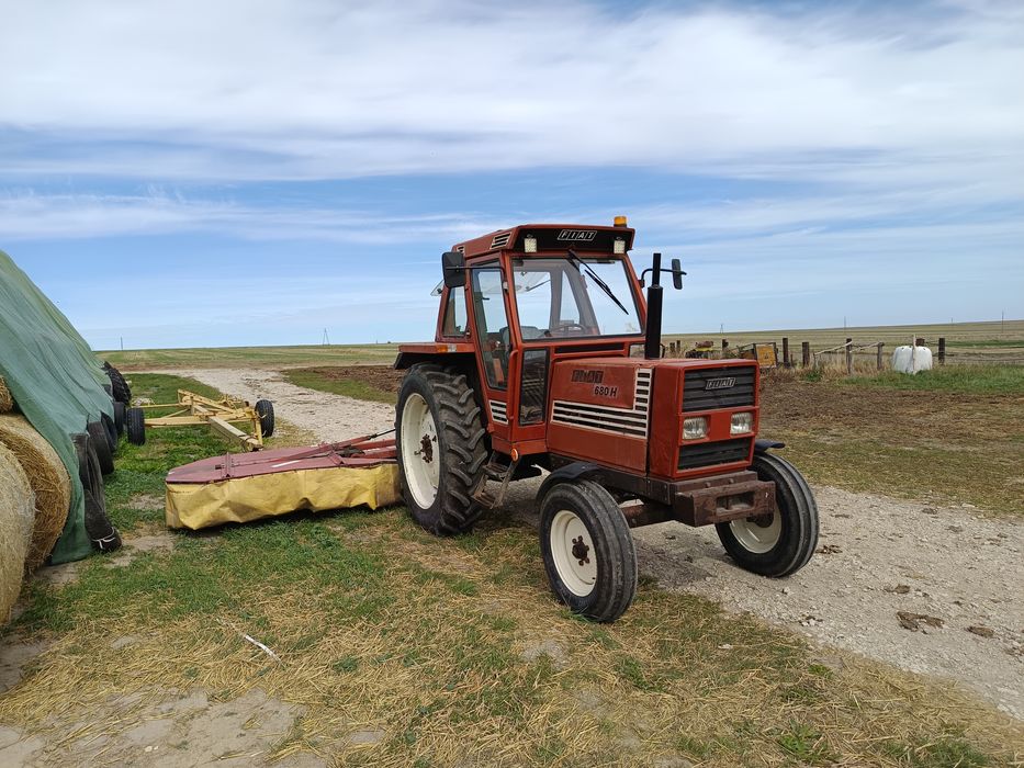 Sprzedam ciągnik Fiat 680H new holland