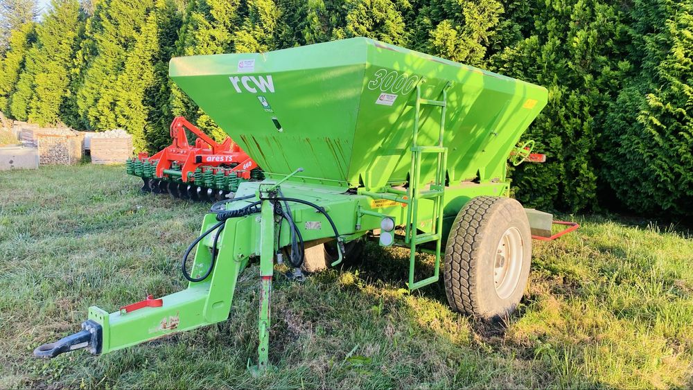 Rozsiewacz wapna RCW 3000 Brzeg