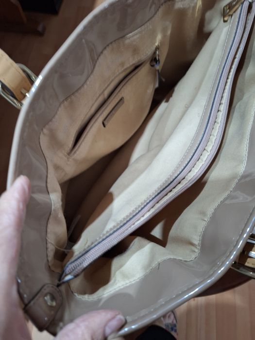 Vendo carteira de Senhora.. Sem ter sido usada