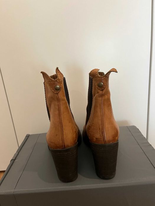 Botins Zilian em couro, tamanho 35. 2 por 40€