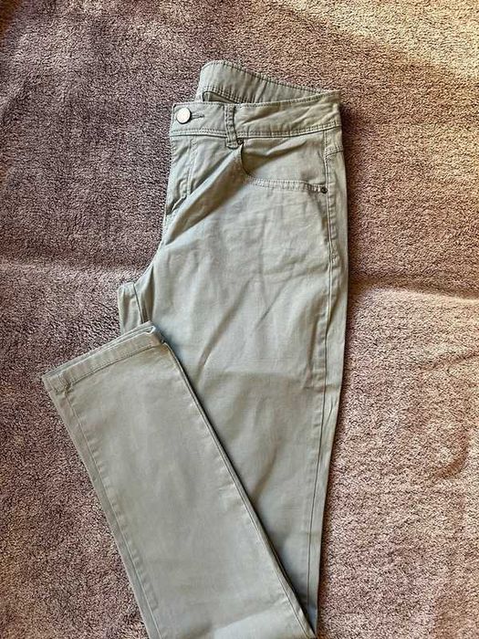 Bawełniane spodnie z niskim stanem