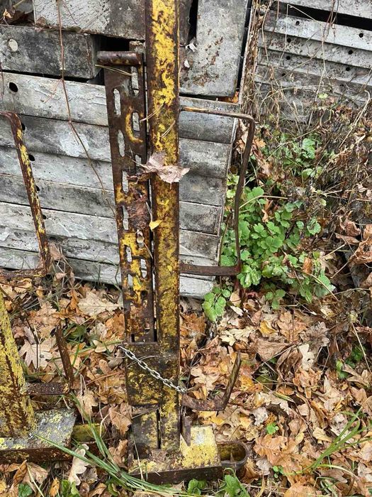 Стойки огородження будівництво