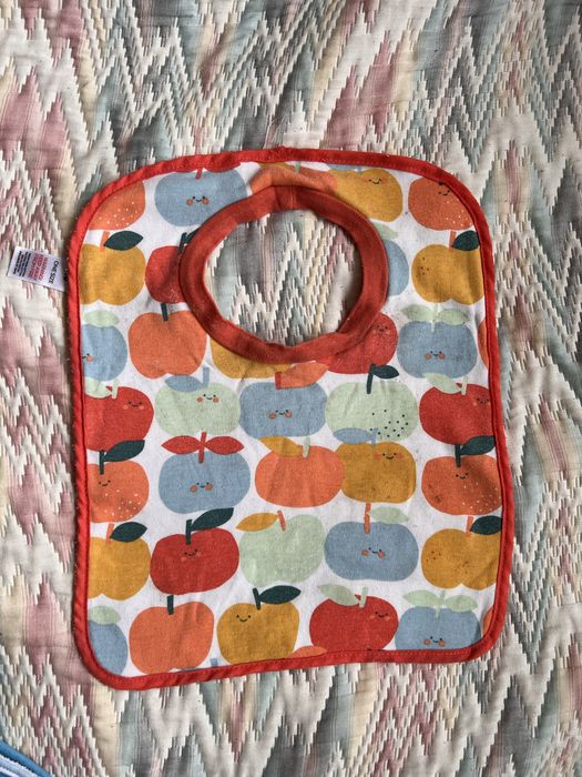 Слюнявчики ,нагрудники для малюків