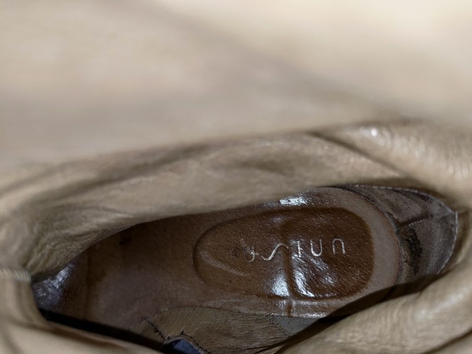 Szare piękne skórzane kozaki Unisa, rozmiar 35