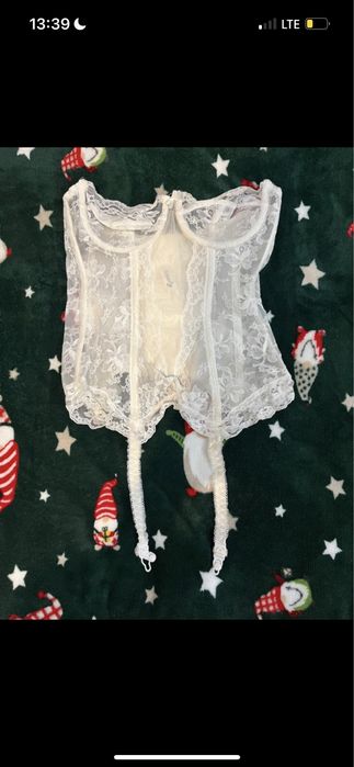 Koronkowy gorset z paskami do pończoch