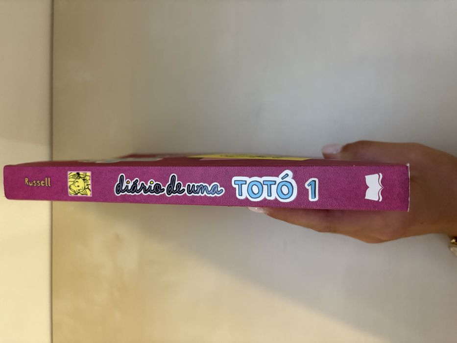 Livro Diário de uma Totó de Rachel Renné Russel