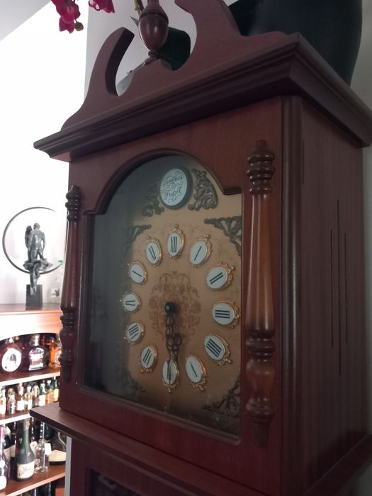 Relogio de pé  alto