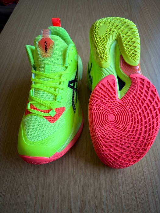 Волейбольні кросівки ASICS. 42 розмір.