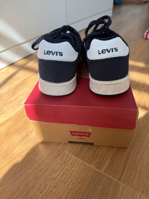 Кеди на підлітка Levi’s розмір 39