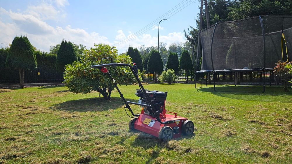 Aeracja rurowa Wertykulacja Piaskowanie trawnika murawy