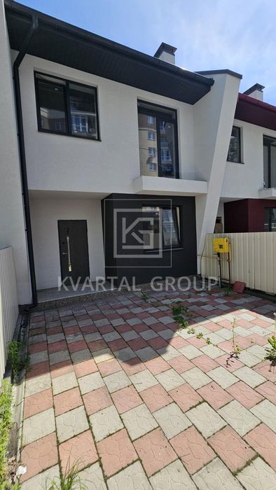 КЛАСНИЙ таун з чистовою в гарній локації