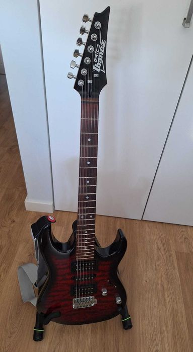 Guitarra eléctrica Ibanez Gio praticamente nova, com correia e softcase!