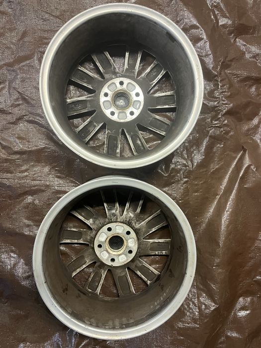 Sprzedam 2 felgi model Stratos do Skoda Superb 17”