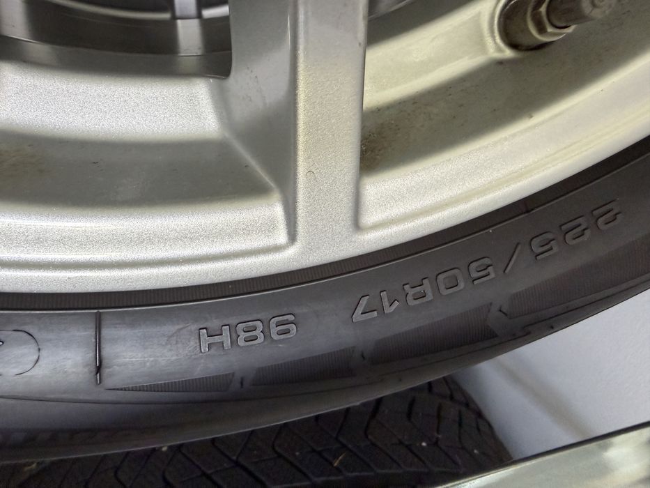 Koła zimowe do BMW 3 4 g20 g21 g22 225/50 R17 DOT3723 RunFlat * ho