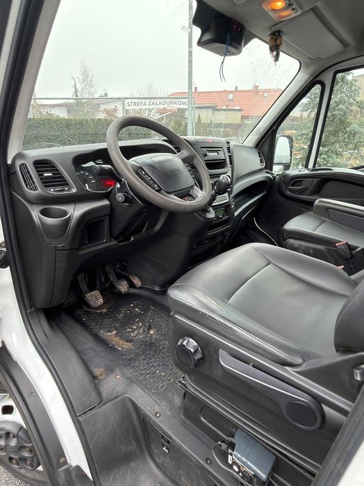IVECO 35c14 / 2017 / 229 tys km / wywrotka / doka / 6 osób