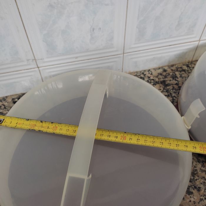 Três boleiras redondas e uma retangular