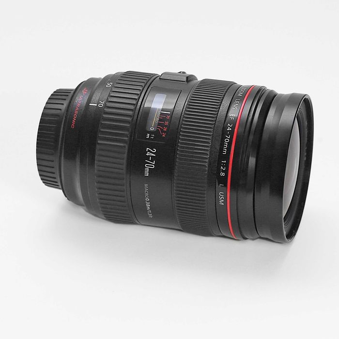 Lente Canon EF 24-70mm f/2.8 L USM com Parasol em excelente estado