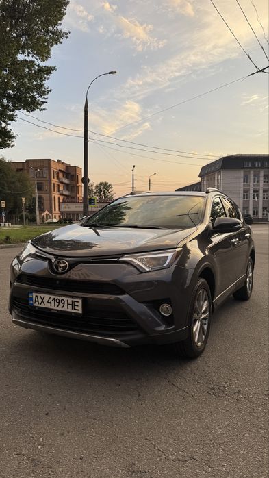 Toyota  RAV4 Limited 2017