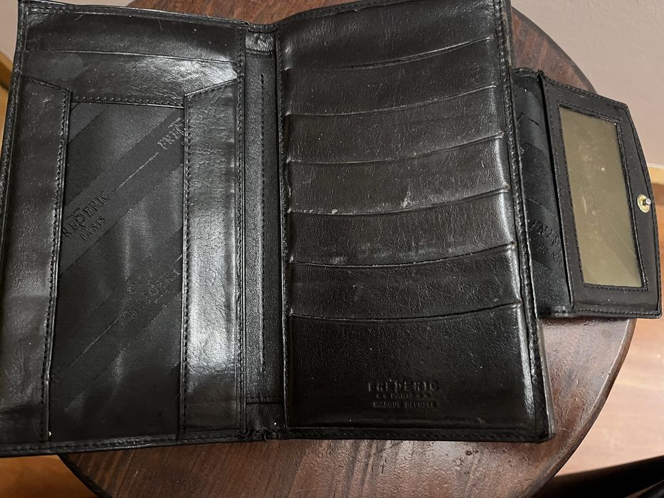 Porta moedas e porta canetas Frederic T.