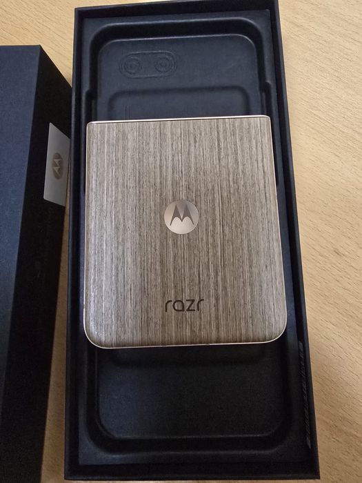 Motorola Razr 60 Ultra - 512Gb = Novo