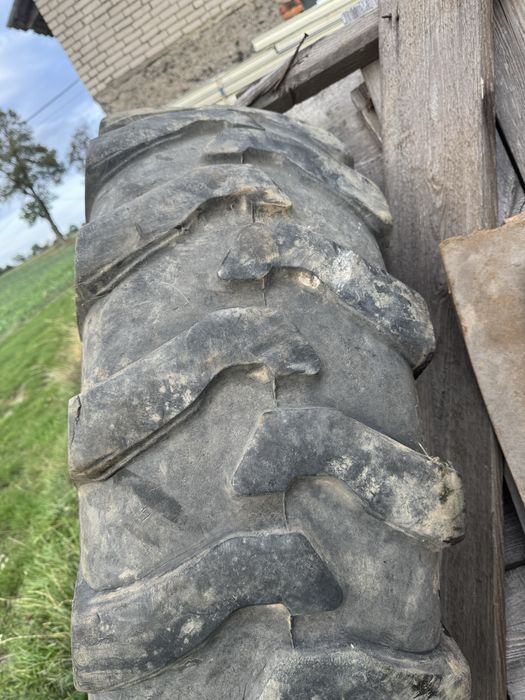 Opona do koparko ładowarki