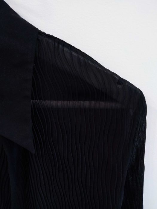 Blusa preta com transparência