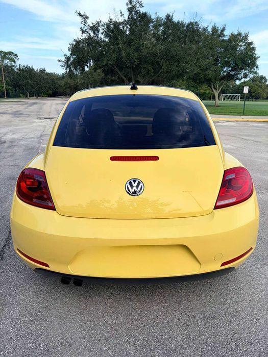 Volkswagen Beetle      2015