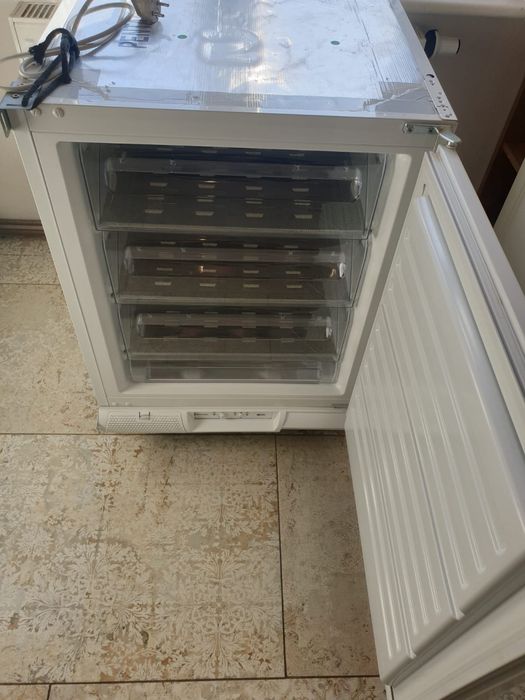 Mała Zamrażarka Electrolux LYB2AE82S