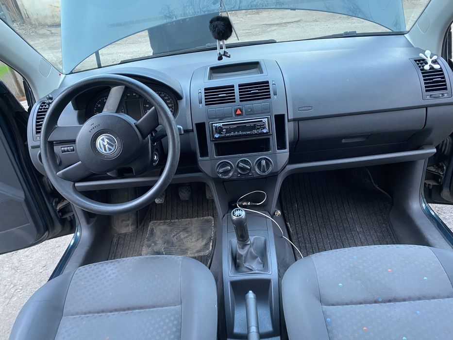 Авто Volkswagen Polo 2004