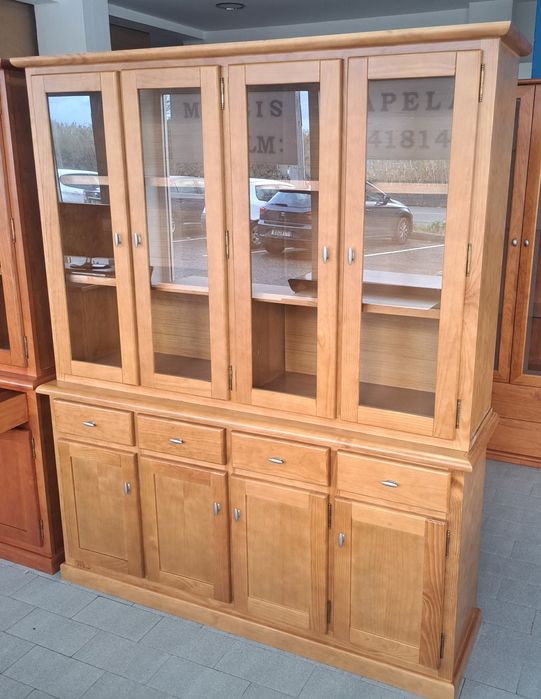 Louceiros e cristaleiras novas