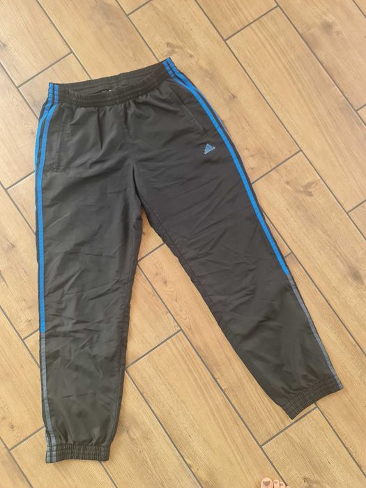 Spodnie Adidas sportowe.        [25]