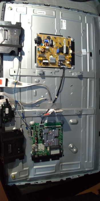 Smart TV LG 43un71006, ecrã partido, referência das placas nas fotos