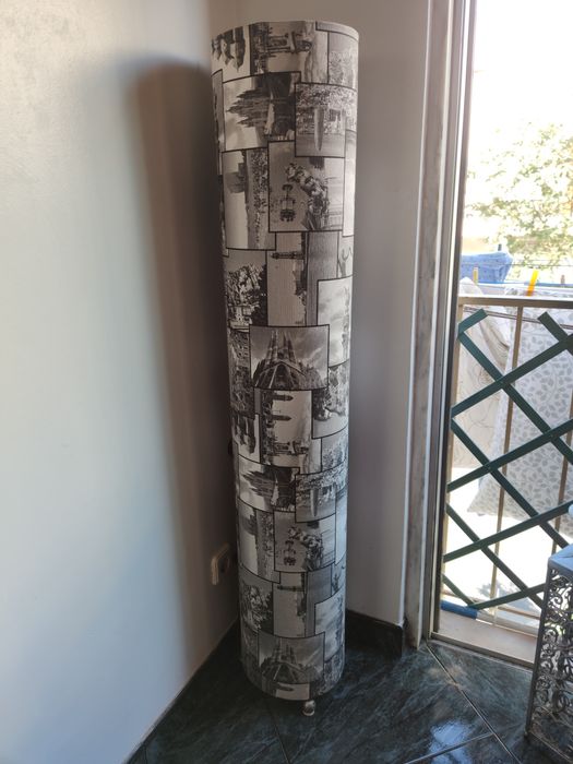 Candeeiro alto de canto