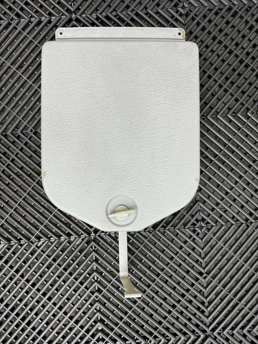 Oryginalny BMW pojemnik na narzędzia E30 narzędziownik plastikowy