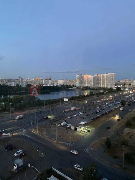 Продається 3-к квартира в самому центрі  Позняків