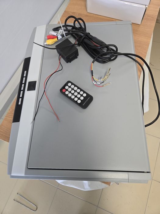 Ecrã de Teto 19 " para Autocaravana.