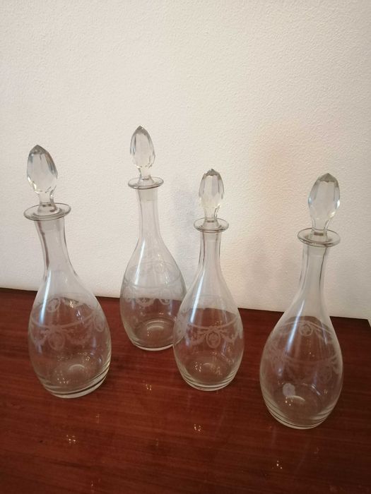 Garrafas em vidro para licores - decoração