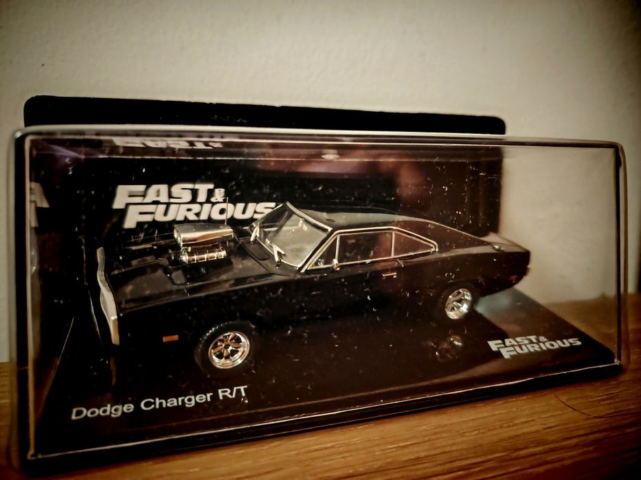 Dodge charger R/T 1:43 coleção fast and furious dom car