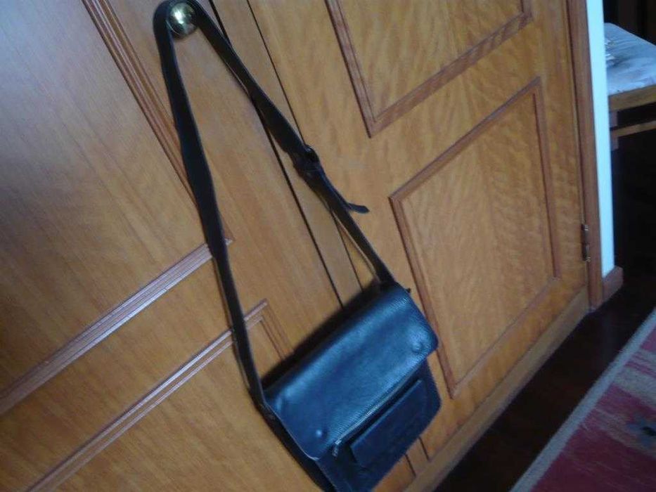 Saco tiracolo em pele