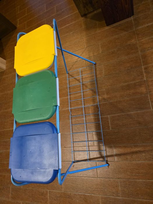 Stojak do segregacji odpadów